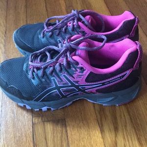 ASICS Gel-Sonoma 3. Size 5 1/2